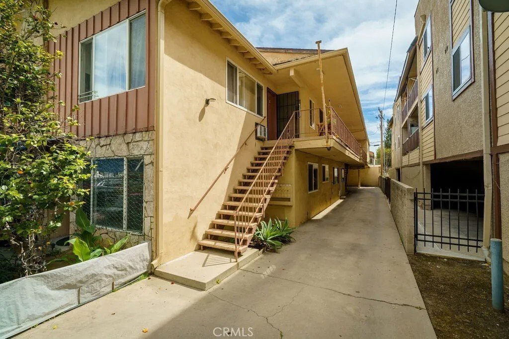 Glendale, California, United States 3 - 17591079
