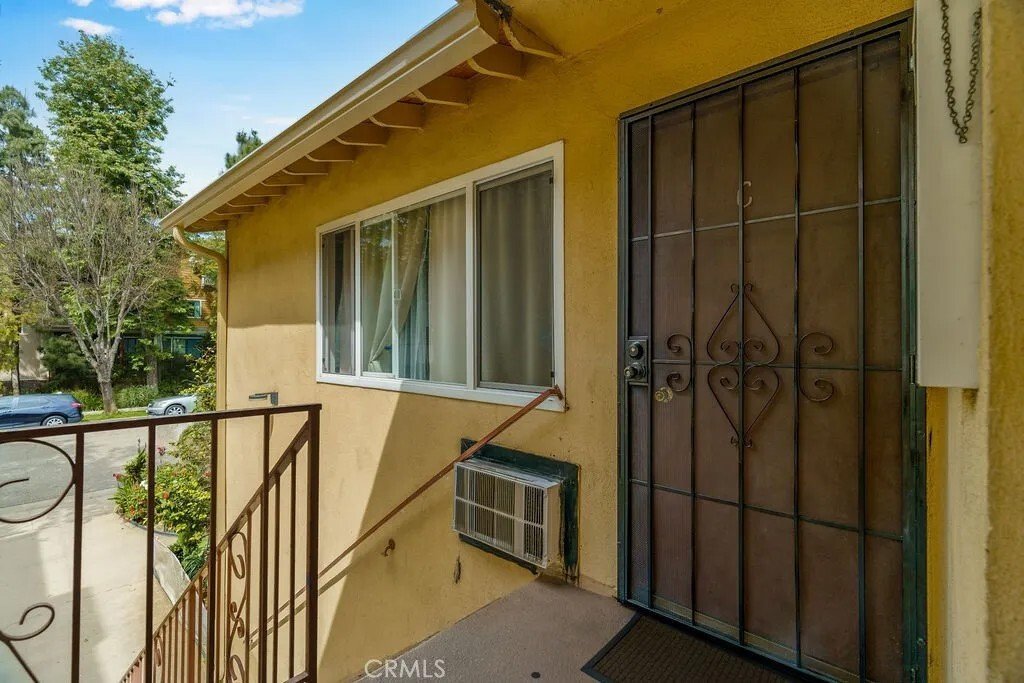 Glendale, California, United States 4 - 17591079