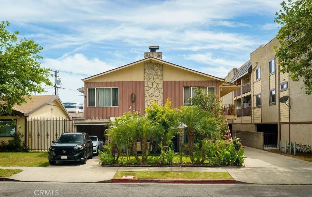 Glendale, California, United States 2 - 17591079