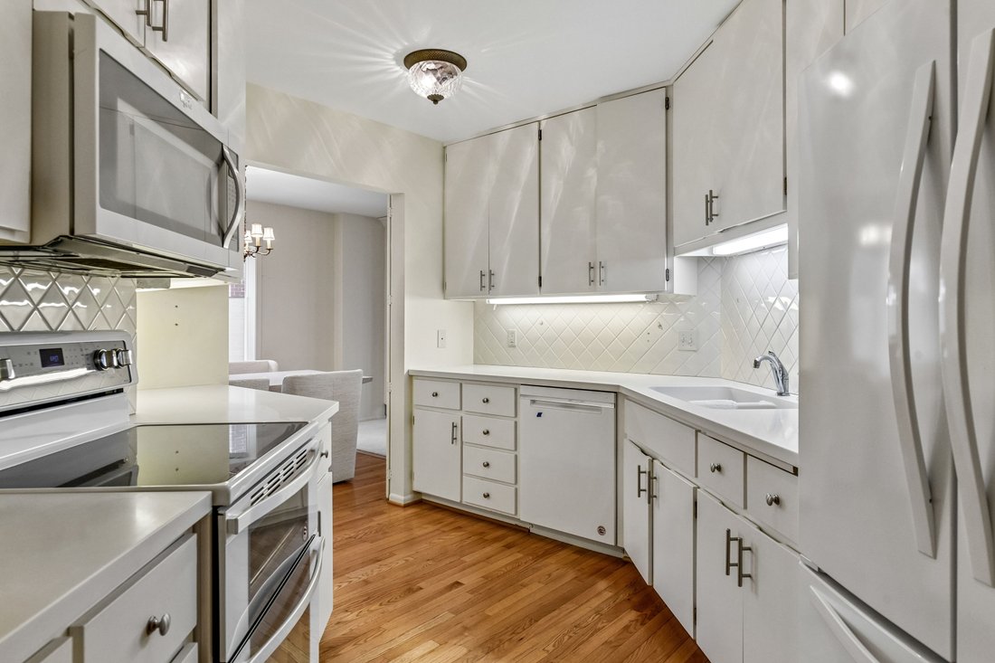 Condo in Wayzata, Minnesota, United States 4 - 17589896