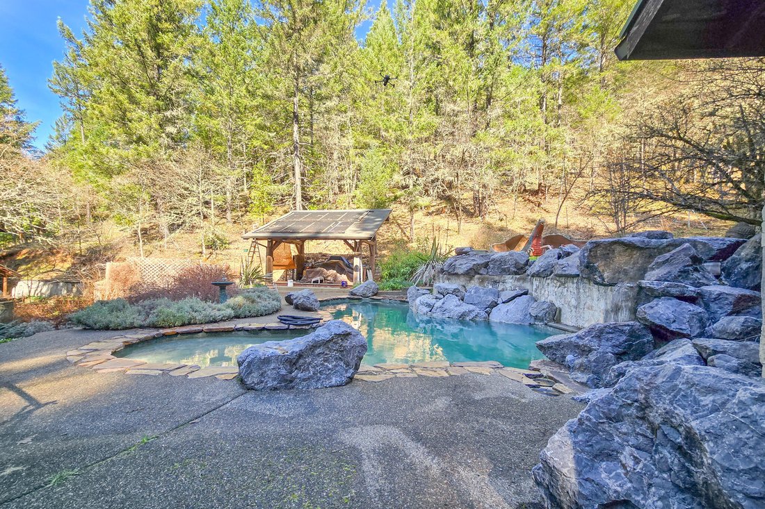 House in Cave Junction, Oregon, United States 3 - 17590526