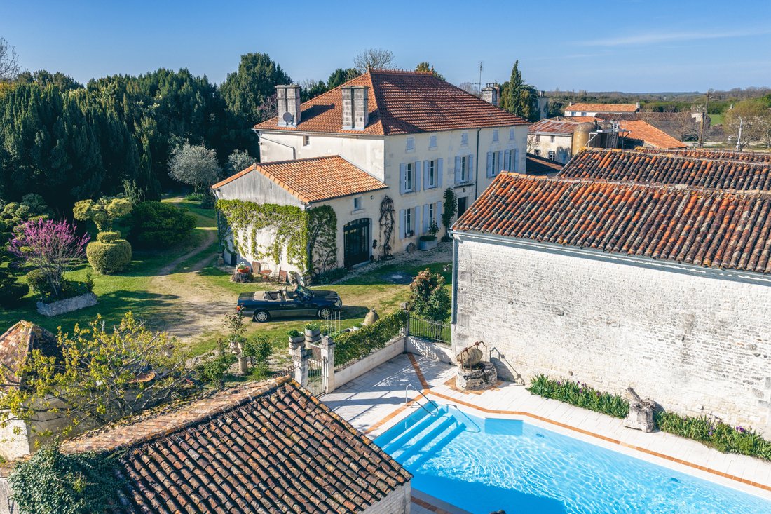 Estate in Sigogne, Nouvelle-Aquitaine, France 1 - 17594557