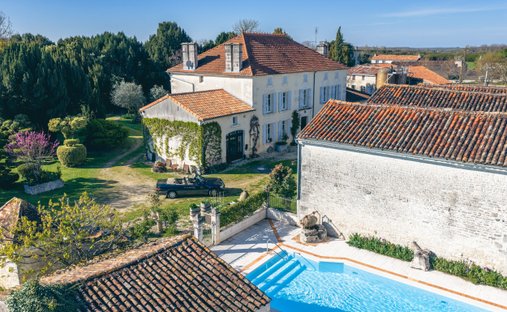Estate in Sigogne, Nouvelle-Aquitaine, France 1