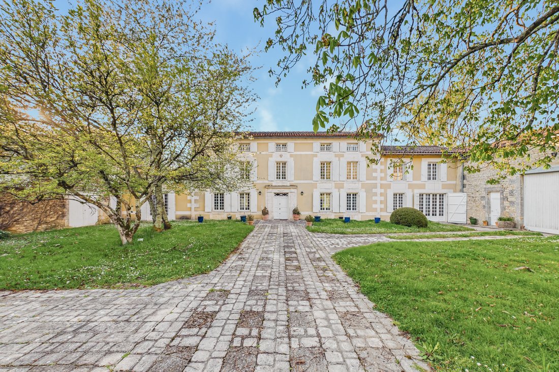 Estate in Vars, La Boixe, France 1 - 16810839