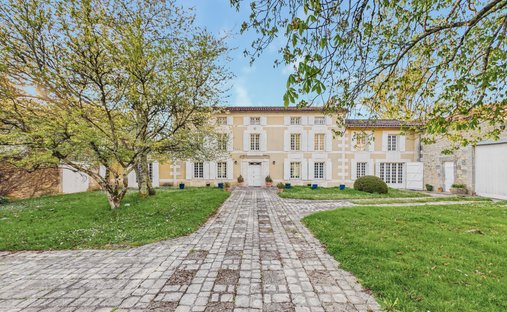 Estate in Vars, La Boixe, France 1