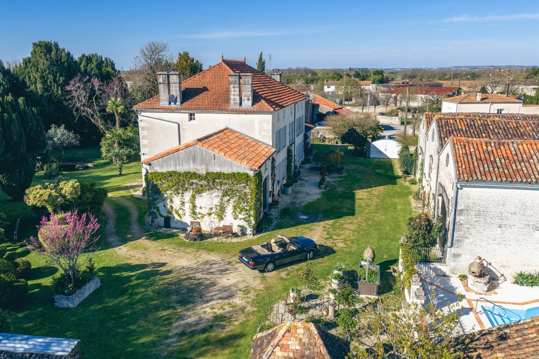 Estate in Sigogne, Nouvelle-Aquitaine, France 2 - 17594557