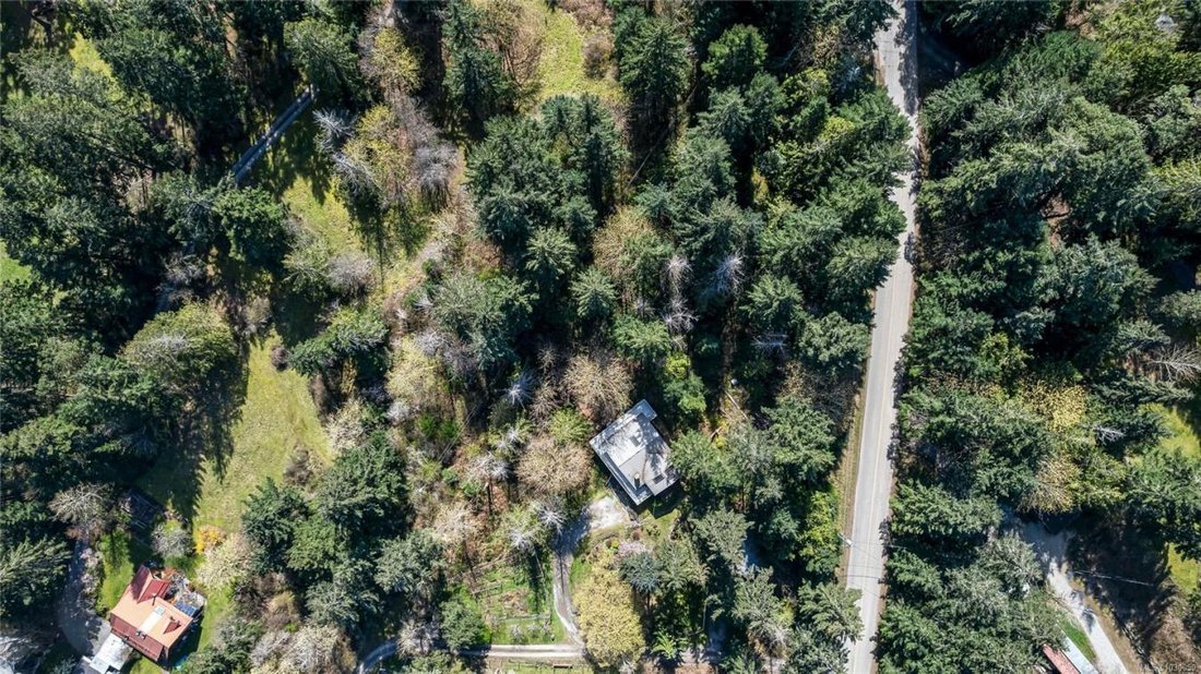 House in Saltspring Island, British Columbia, Canada 4 - 17596457
