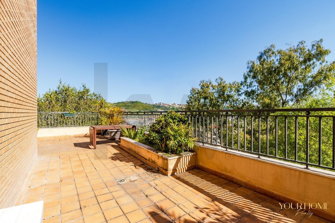 Apartment in Santo António dos Cavaleiros, Lisbon, Portugal 3 - 17595199