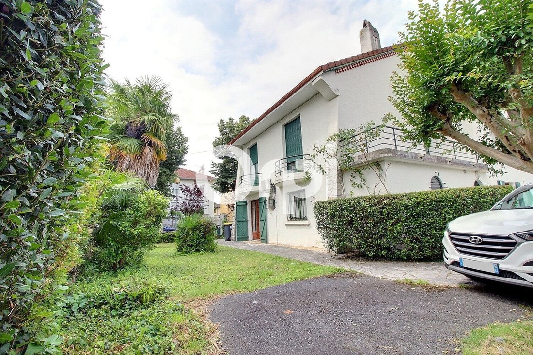 Pau, Nouvelle-Aquitaine, France 2 - 17596003