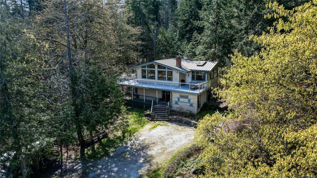 House in Saltspring Island, British Columbia, Canada 2 - 17596457