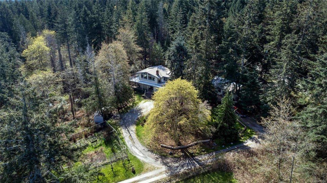 House in Saltspring Island, British Columbia, Canada 3 - 17596457