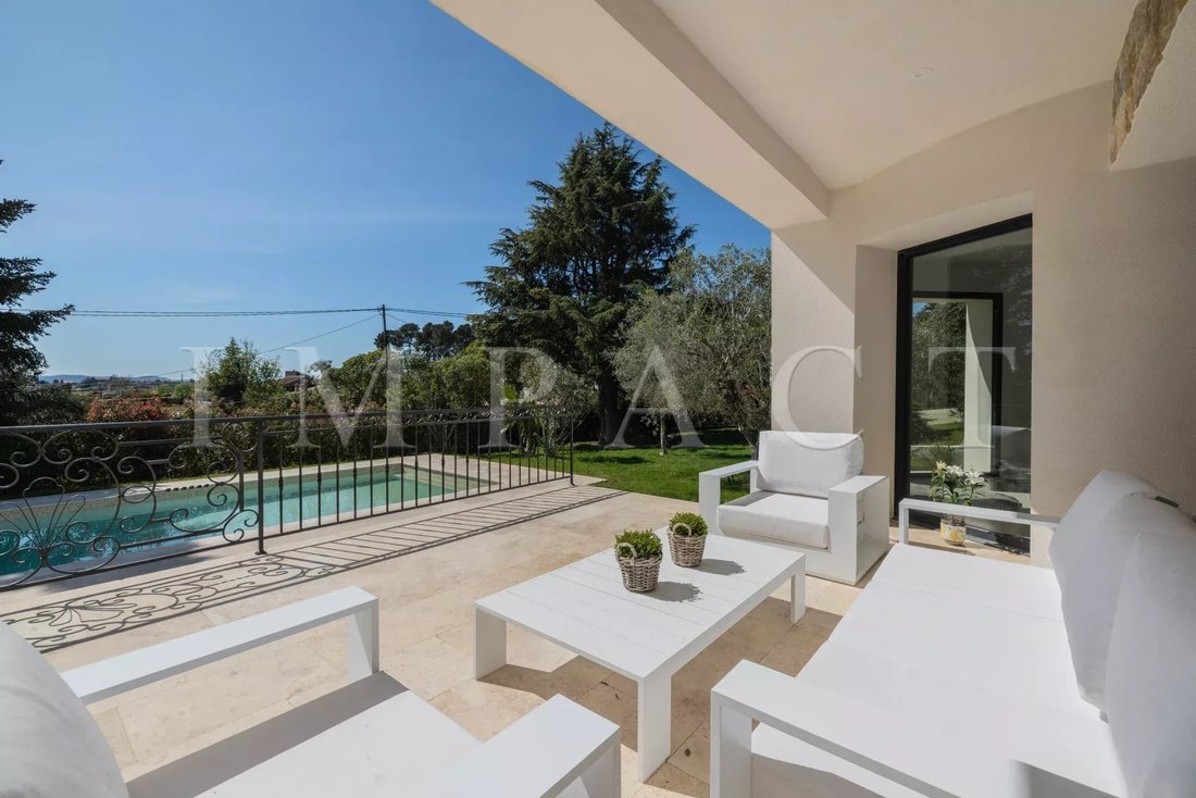 Villa in Châteauneuf-Grasse, Provence-Alpes-Côte d'Azur, France 2 - 17596750
