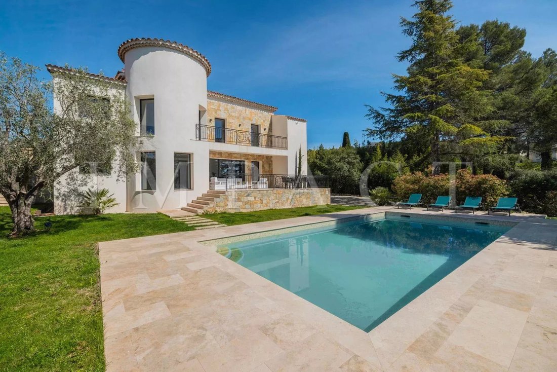 Villa in Châteauneuf-Grasse, Provence-Alpes-Côte d'Azur, France 1 - 17596750