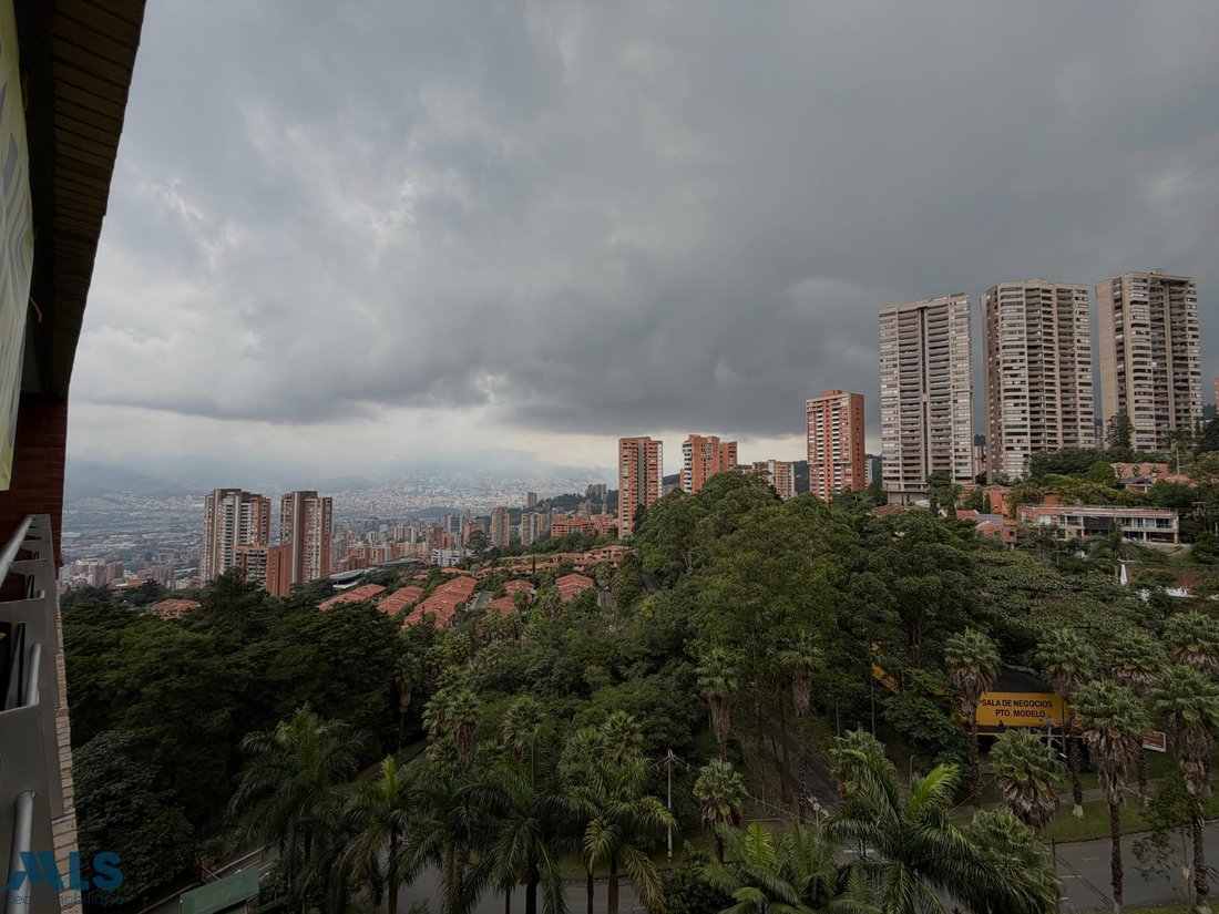 Apartment in Medellín, Antioquia, Colombia 4 - 17595217