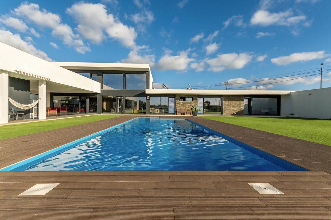 Villa in Rio de Mouro, Lisbon, Portugal 1 - 17596612