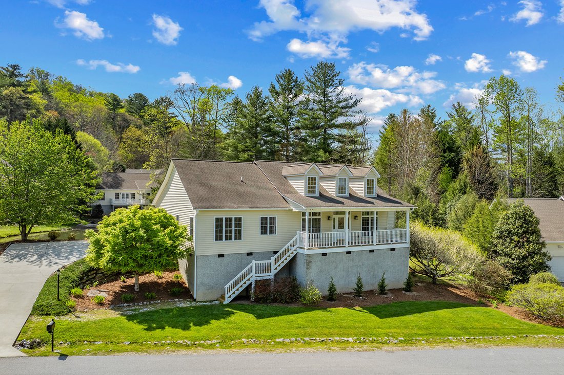 House in Hendersonville, North Carolina, United States 1 - 17596536