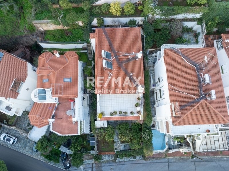 Repräsentatives Wohngebäude Mit 3 In Voula, Attika, Griechenland Zu ...