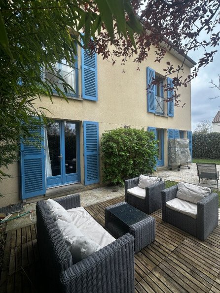 House in Les Loges-en-Josas, Ile-de-France, France 3 - 17593480