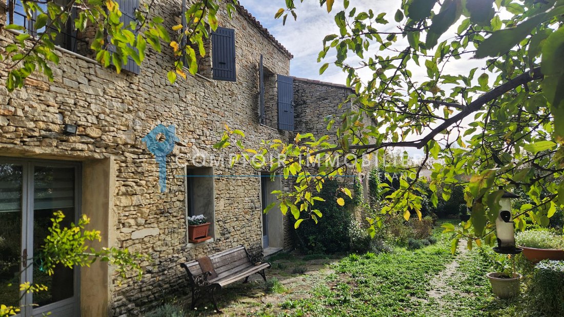 House in Fontaine-de-Vaucluse, Provence-Alpes-Côte d'Azur, France 3 - 17595346