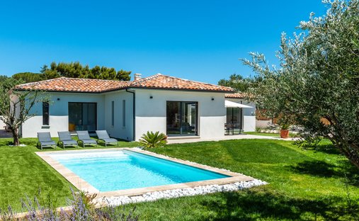 House in Saint-Mathieu-de-Treviers, Occitania, France 1