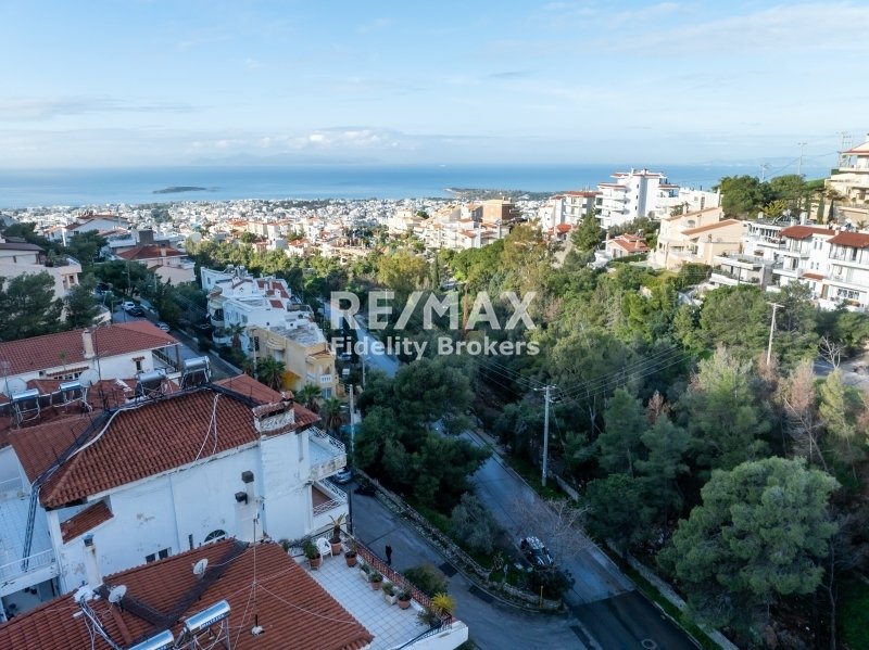 Repräsentatives Wohngebäude Mit 3 In Voula, Attika, Griechenland Zu ...