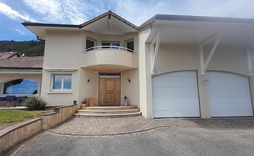 Haus in Divonne-les-Bains, Auvergne-Rhone-Alpen, Frankreich 1