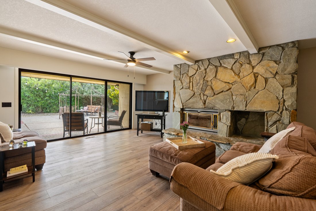 Atascadero, California, United States 3 - 17598032