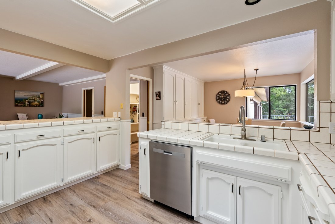 Atascadero, California, United States 5 - 17598032