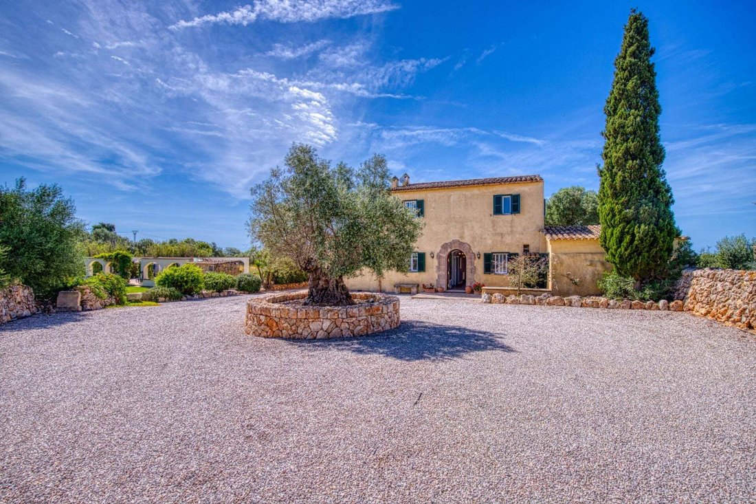 Finca in Llucmajor, Balearic Islands, Spain 4 - 17598389