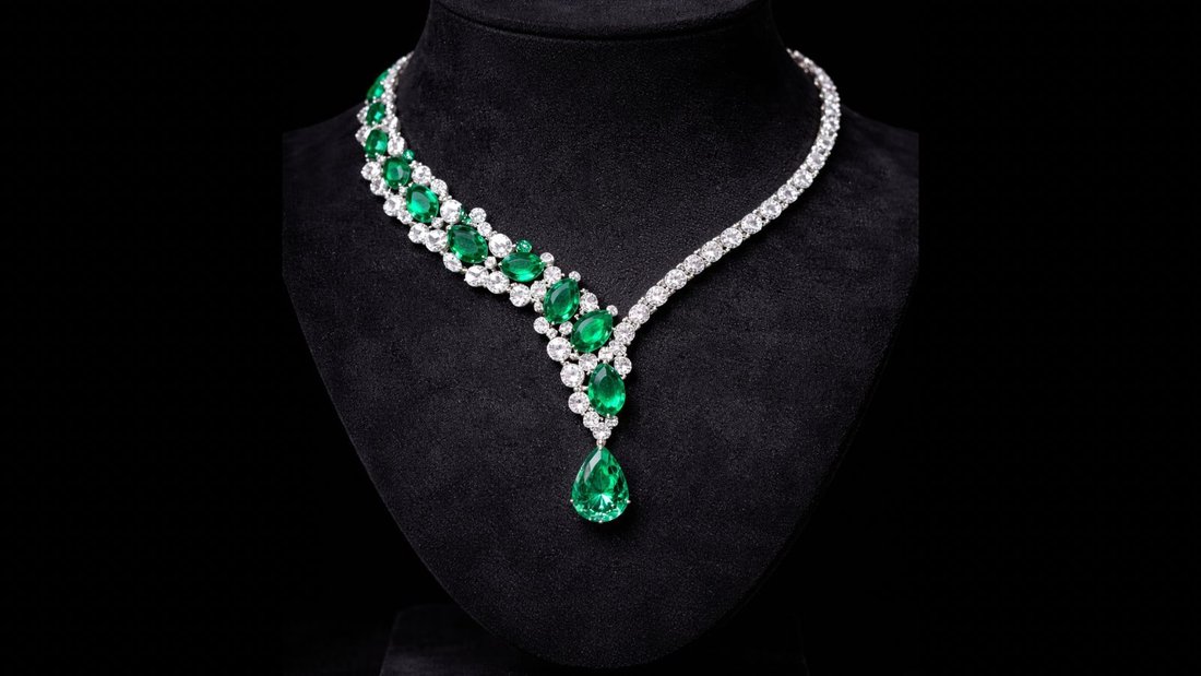 Necklace in Köln, Germany 1 - 17606818