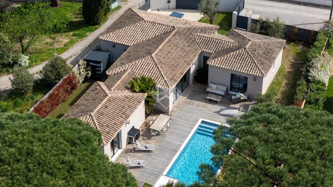 Villa in Grimaud, Provence-Alpes-Côte d'Azur, France 1 - 17602727