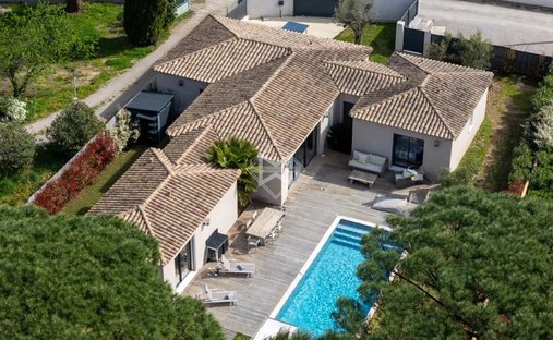 Villa in Grimaud, Provence-Alpes-Côte d'Azur, France 1