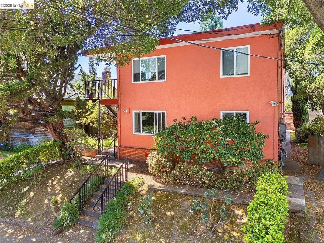 Oakland, California, United States 5 - 17613153