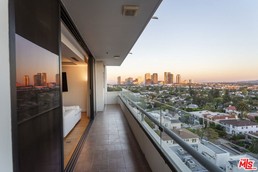Condo in Los Angeles, California, United States 2 - 17612468