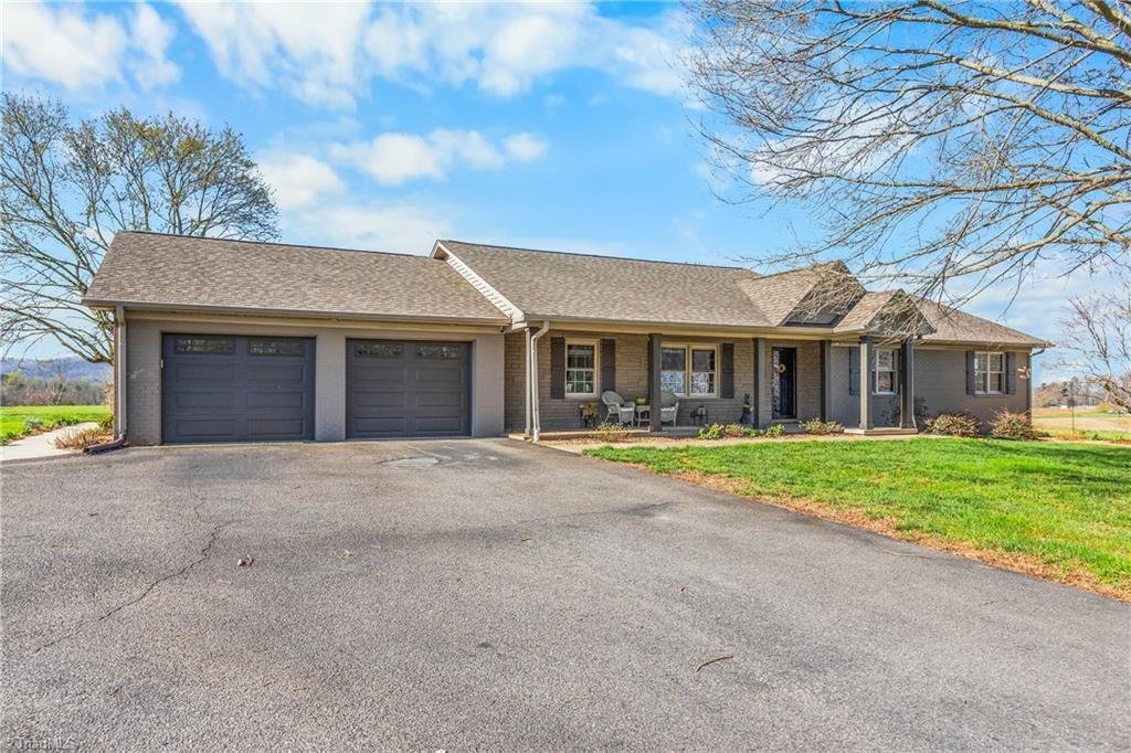House in Jonesville, North Carolina, United States 1 - 17600317