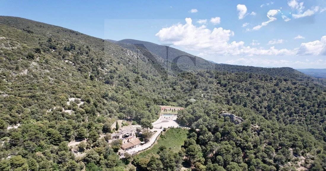 Estate in Lourmarin, Provence-Alpes-Côte d'Azur, France 1 - 17602393