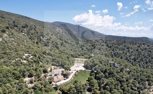 Estate in Lourmarin, Provence-Alpes-Côte d'Azur, France 1
