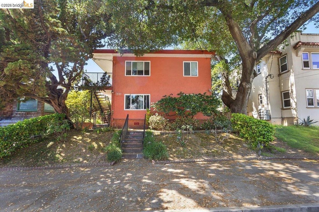 Oakland, California, United States 2 - 17613153
