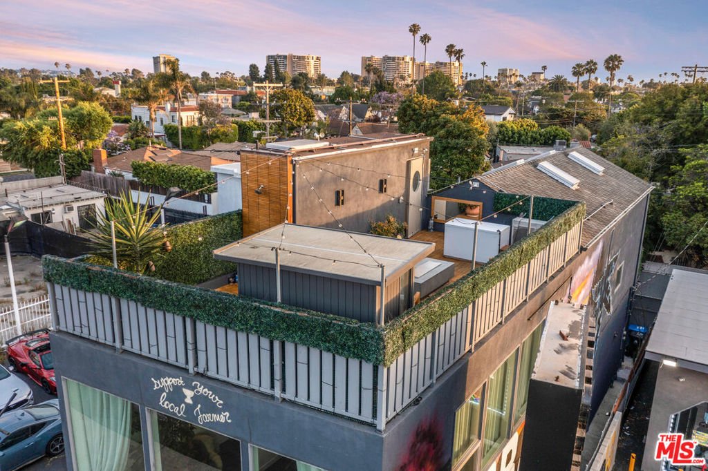 Los Angeles, California, United States 3 - 17606096