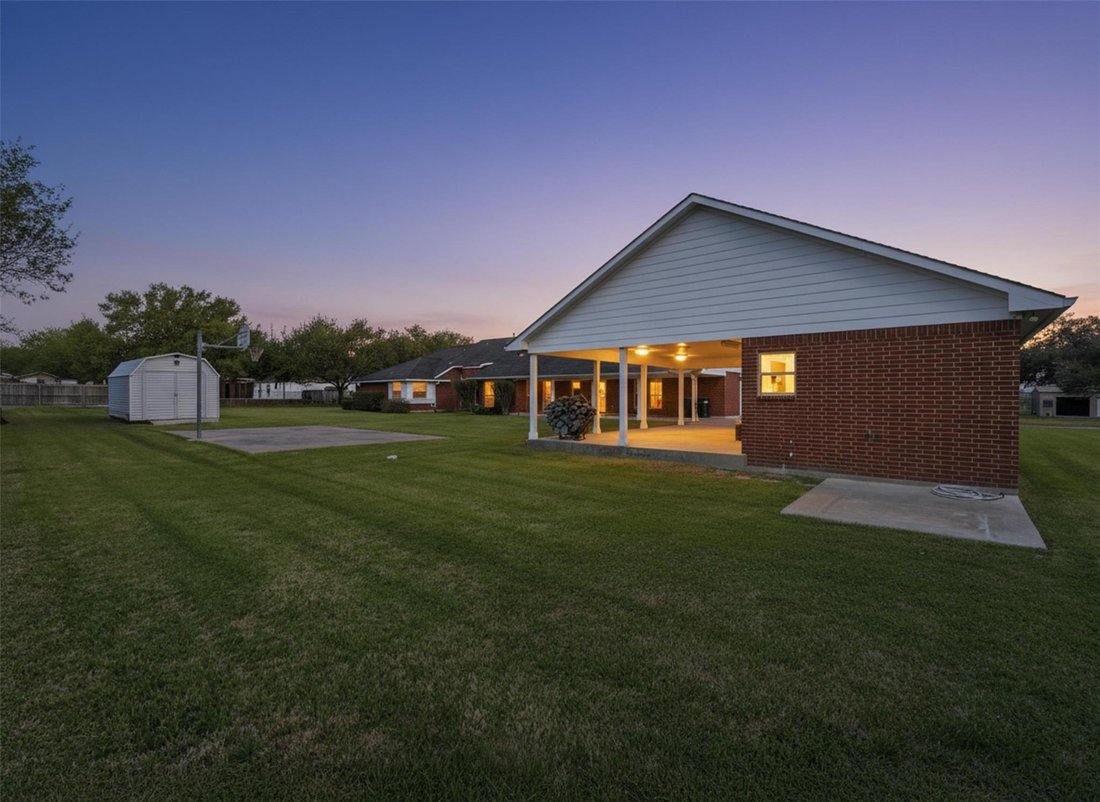 House in Shiner, Texas, United States 4 - 17609006