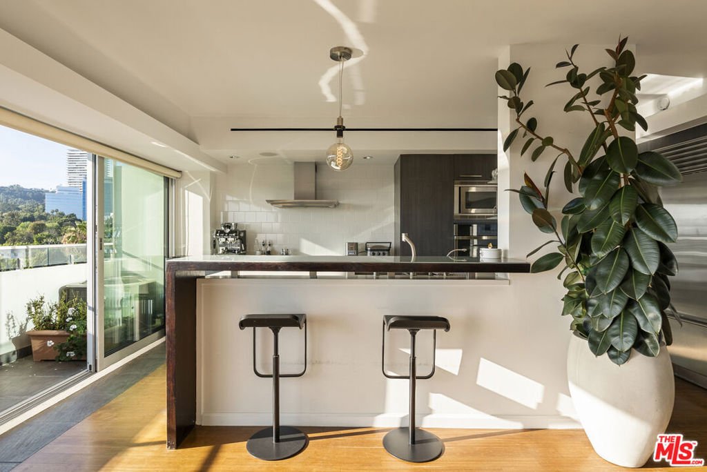 Condo in Los Angeles, California, United States 5 - 17606241
