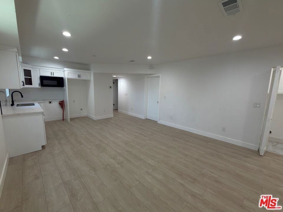 Los Angeles, California, United States 5 - 17605876