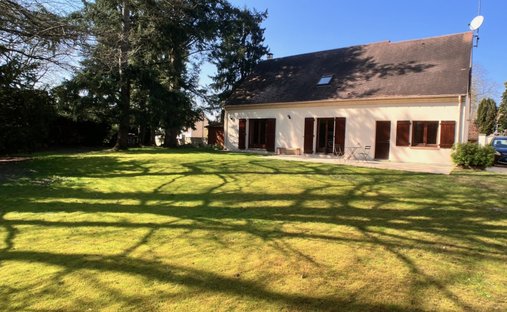 House in Bullion, Ile-de-France, France 1