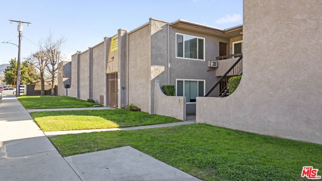 San Bernardino, California, United States 1 - 17605792