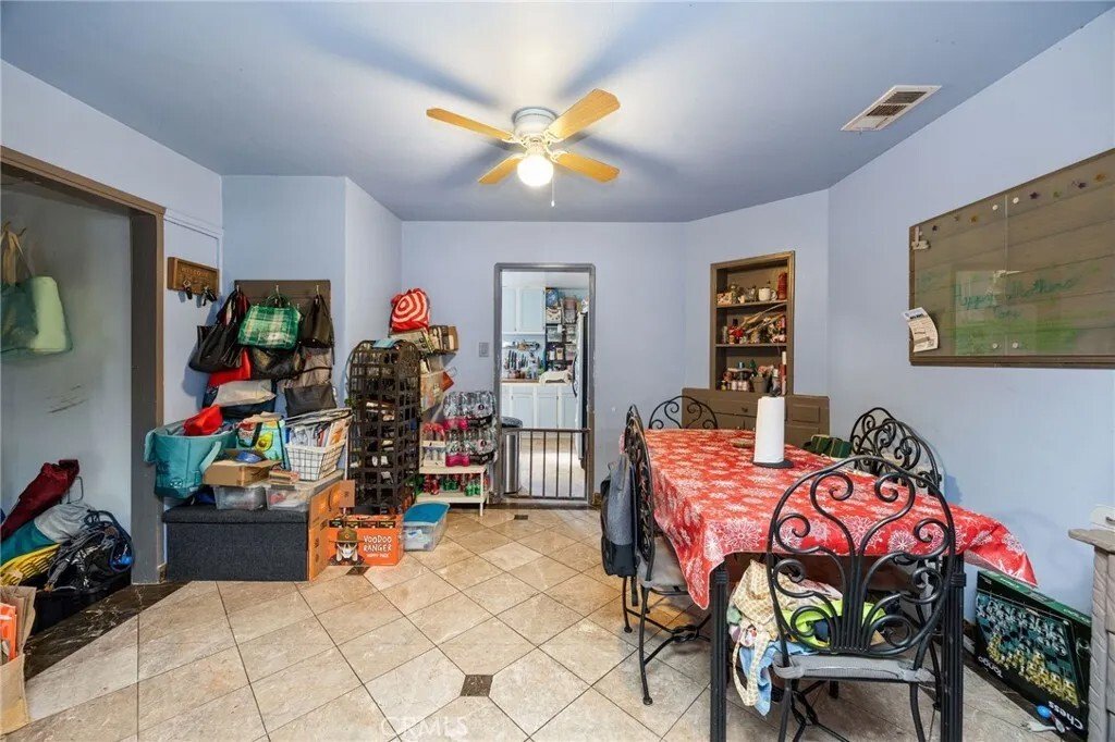 Santa Ana, California, United States 5 - 17607684