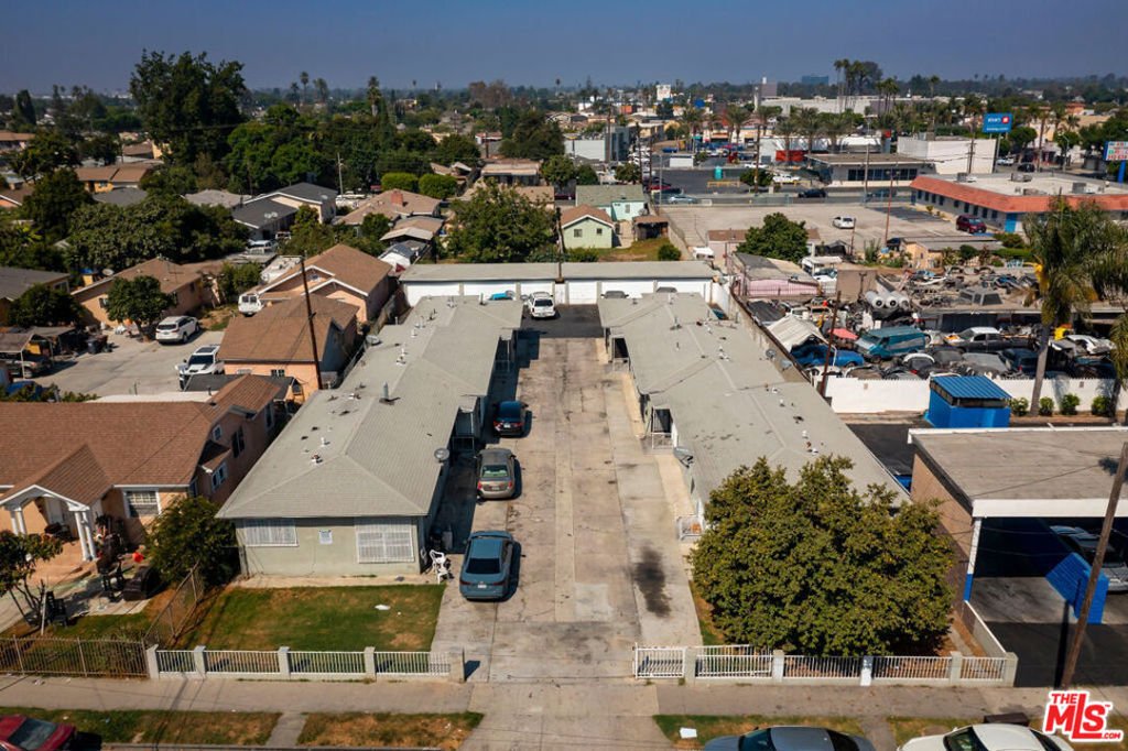 Compton, California, United States 1 - 17605777