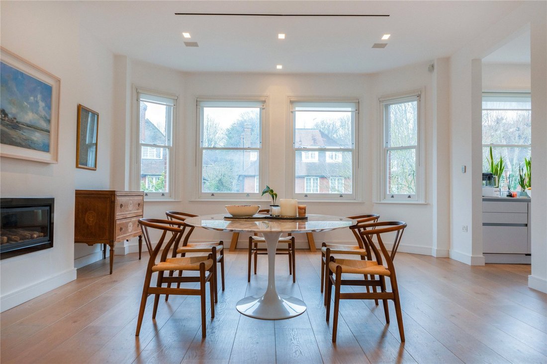 Apartment in Swiss Cottage, Camden, England 2 - 17602052
