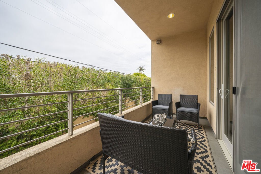 Condo in Los Angeles, California, United States 3 - 17606326