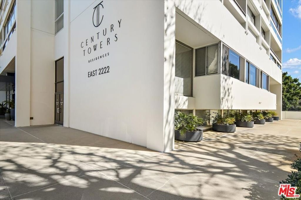 Condo in Los Angeles, California, United States 5 - 17606333