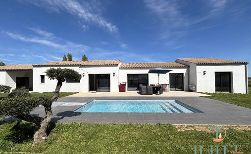 House in Breuillet, Nouvelle-Aquitaine, France 1